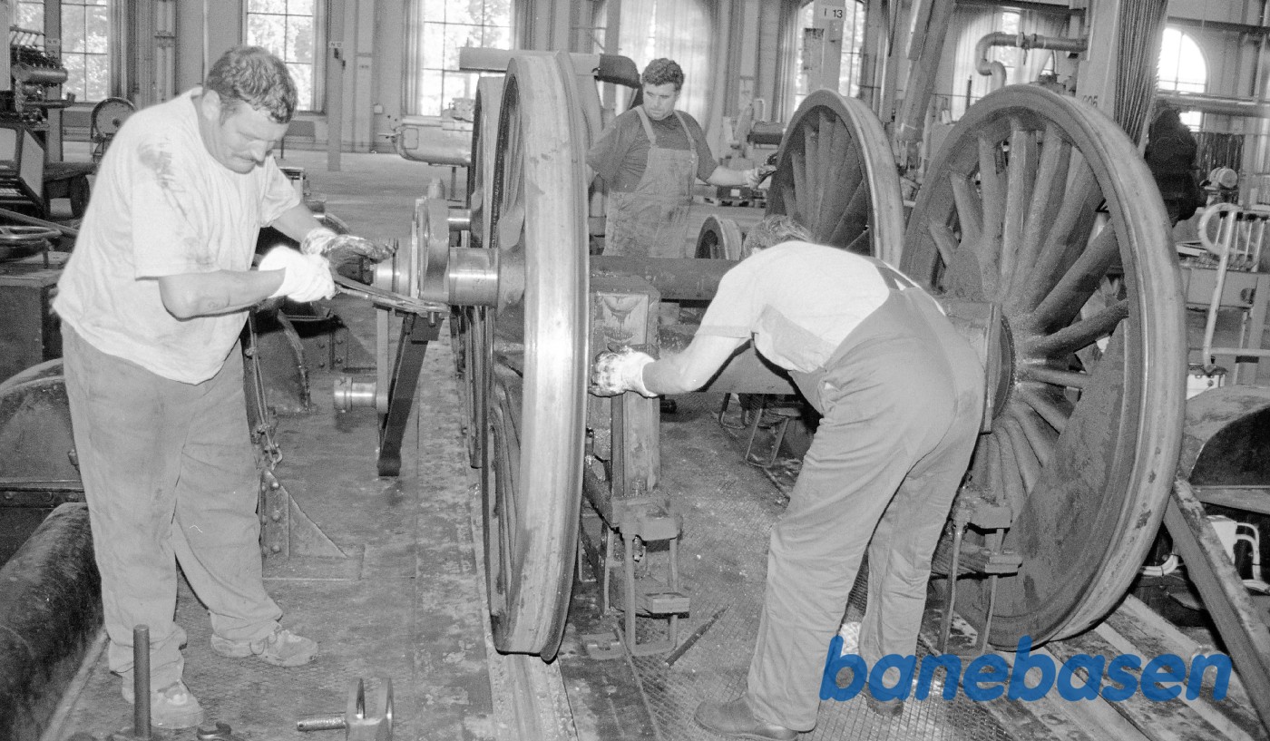 S 1307, nye hjulringe i lokomotivværkstedet på Cvk S 1307, nye hjulringe i lokomotivværkstedet på Cvk