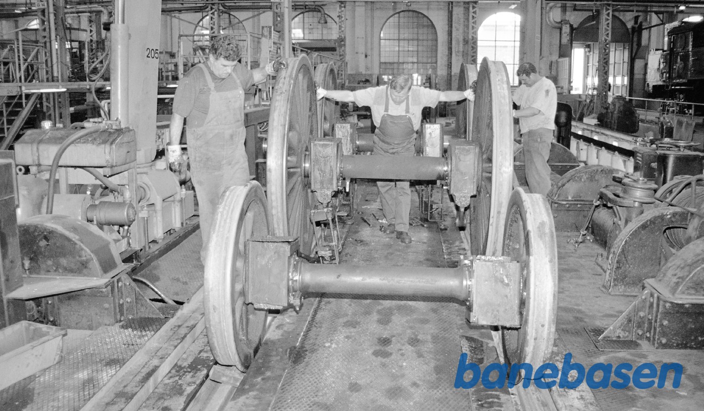 S 1307, nye hjulringe i lokomotivværkstedet på Cvk S 1307, nye hjulringe i lokomotivværkstedet på Cvk