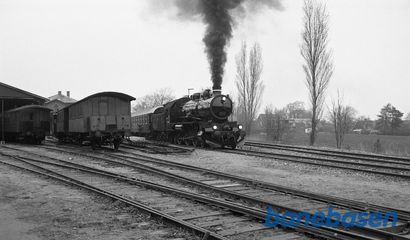 Pr 908 med særtog passerer Græsted Pr 908 med særtog passerer Græsted