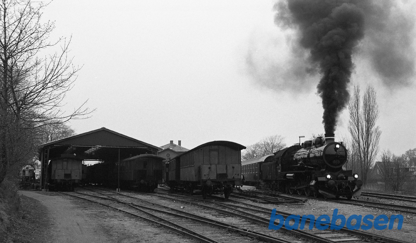 Pr 908 med særtog passerer Græsted Pr 908 med særtog passerer Græsted