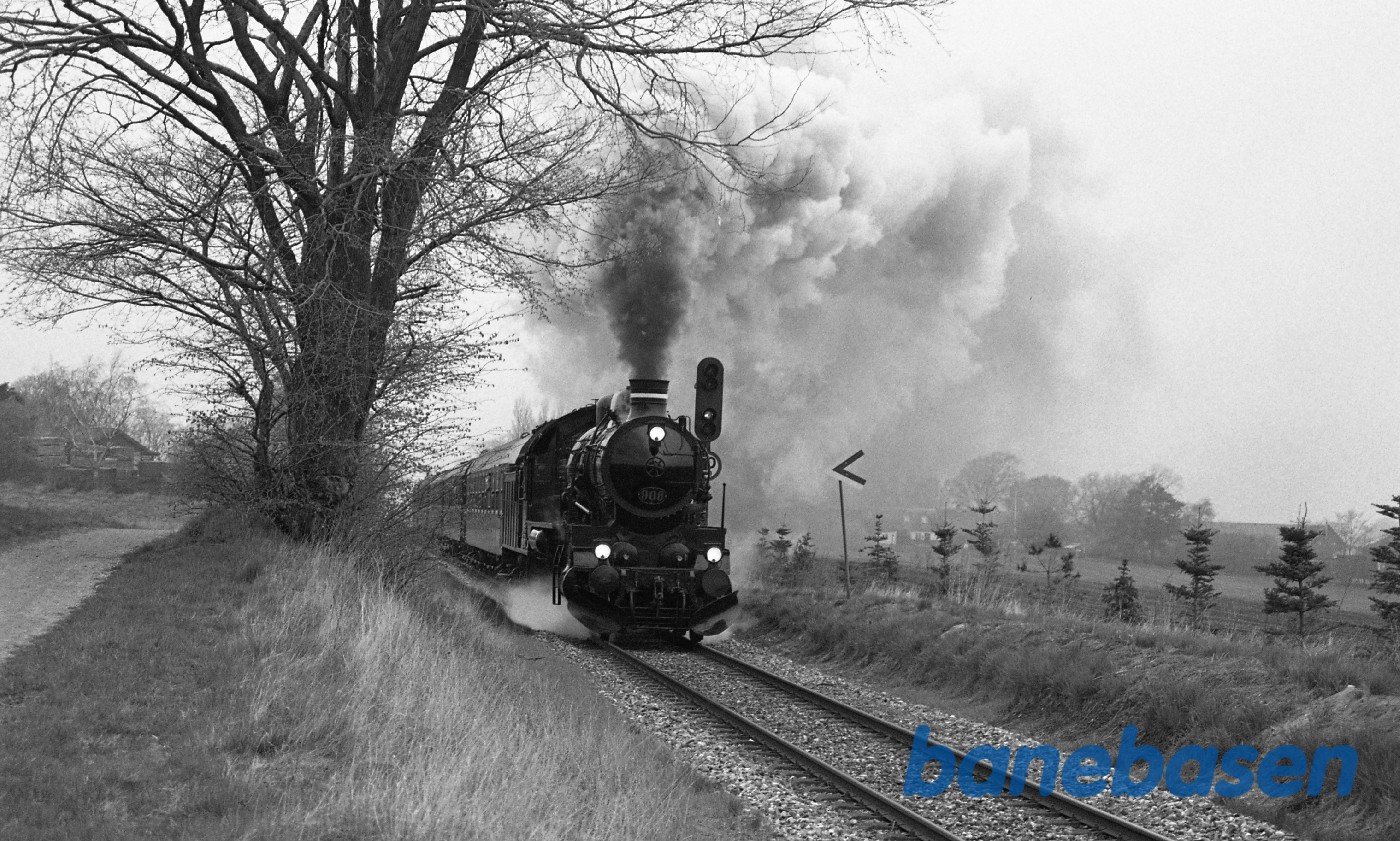 Pr 908 med særtog passerer Græsted Pr 908 med særtog passerer Græsted