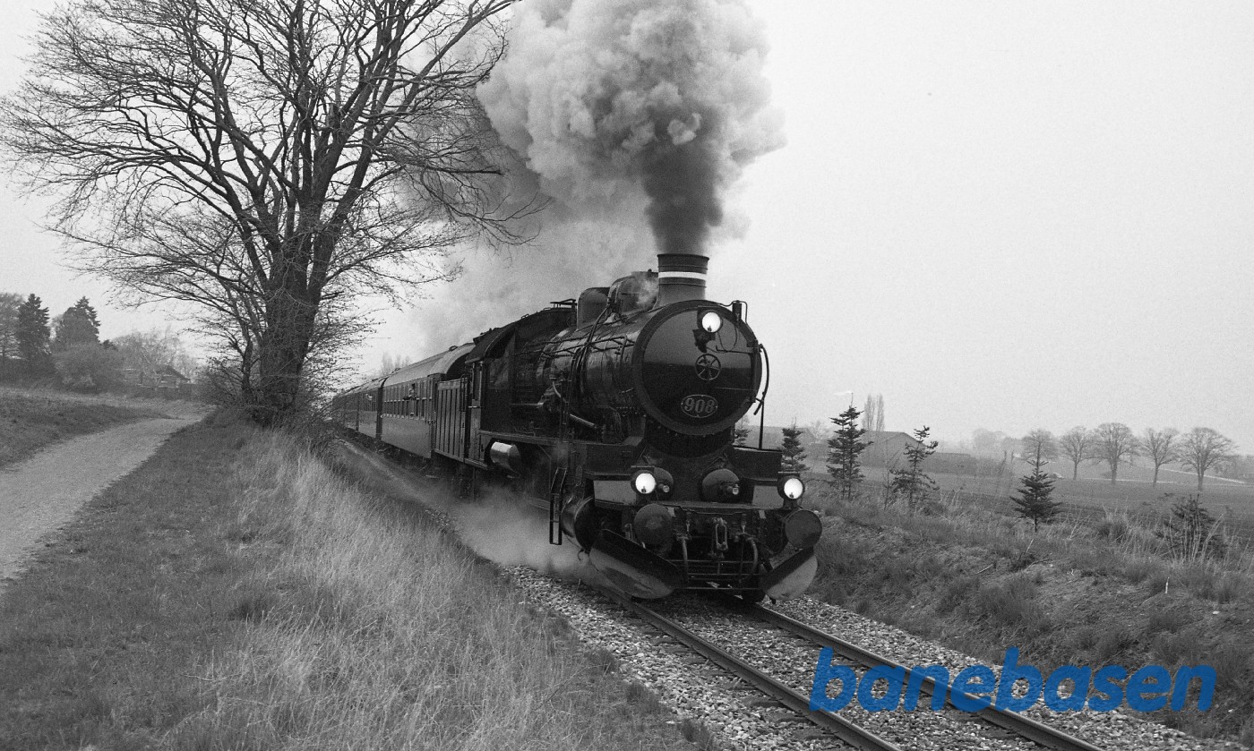 Pr 908 med særtog passerer Græsted Pr 908 med særtog passerer Græsted