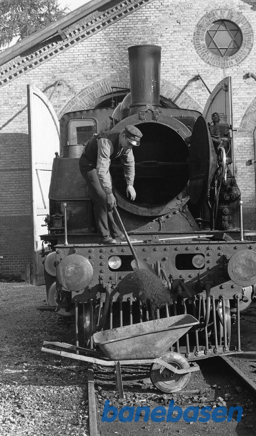 Rensning af lokomotiv efter kørsel Rensning af lokomotiv efter kørsel