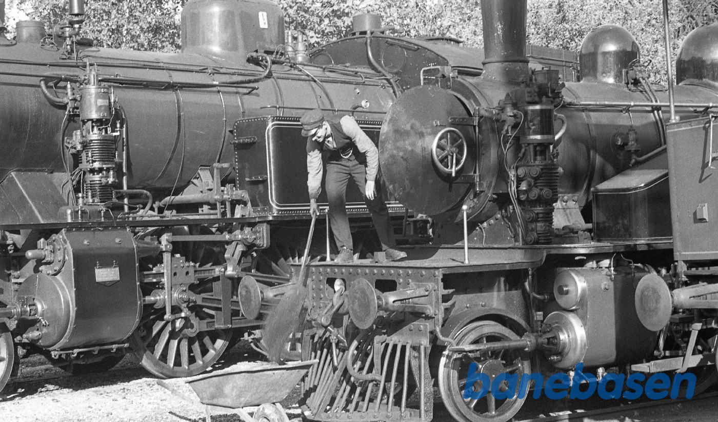 Rensning af lokomotiv efter kørsel Rensning af lokomotiv efter kørsel