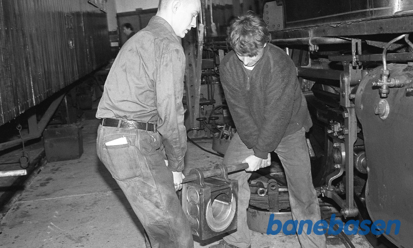 Reparation af hovedleje til OKMJ 14 i Græsted Reparation af hovedleje til OKMJ 14 i Græsted