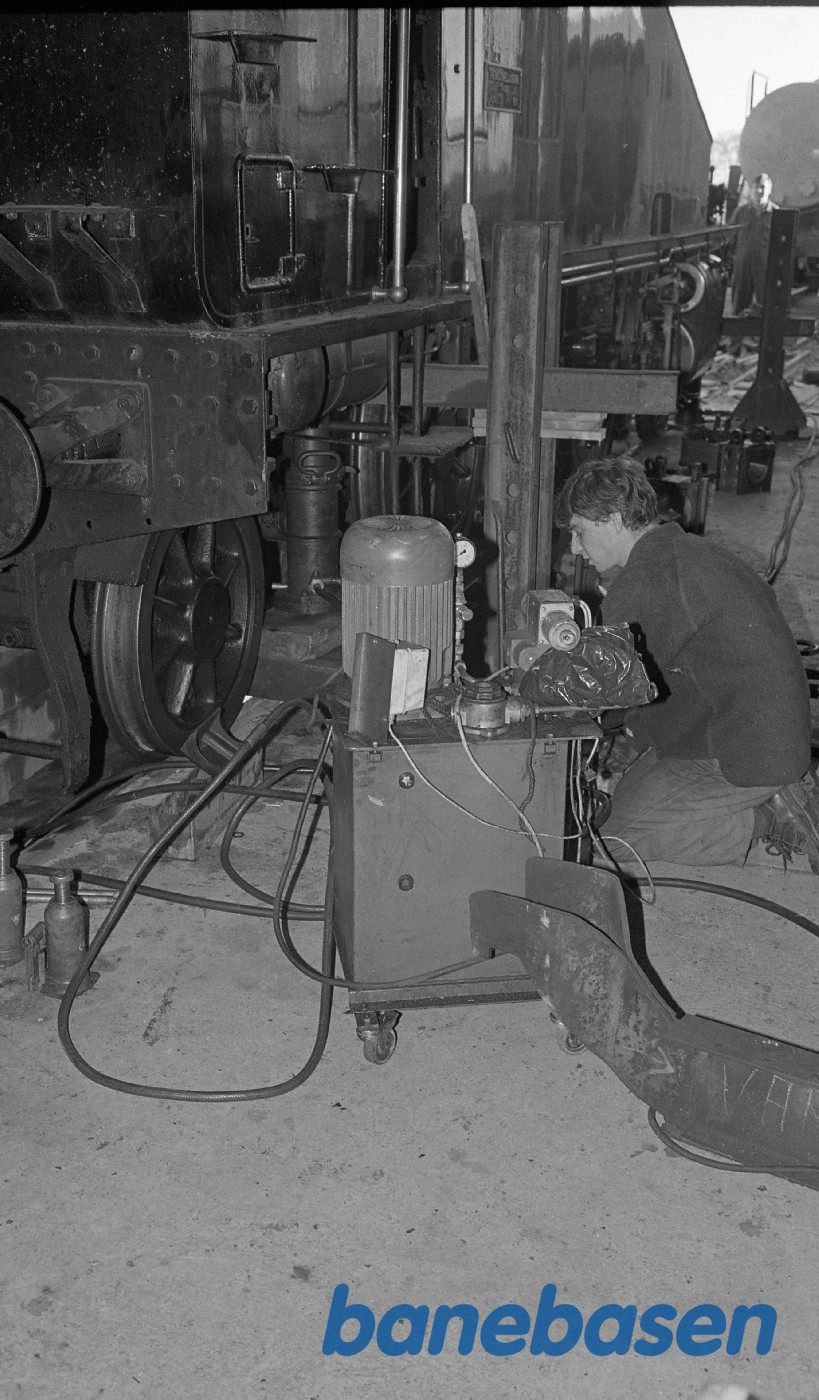 Reparation af hovedleje til OKMJ 14 i Græsted Reparation af hovedleje til OKMJ 14 i Græsted