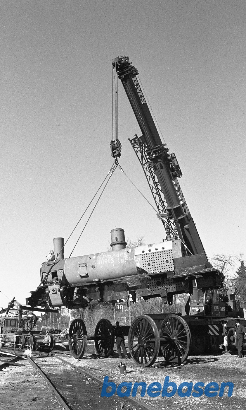 Kedlen/maskinen løftes på K 582 i Rungsted Kedlen/maskinen løftes på K 582 i Rungsted