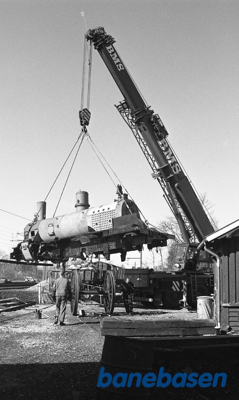 Kedlen/maskinen løftes på K 582 i Rungsted Kedlen/maskinen løftes på K 582 i Rungsted