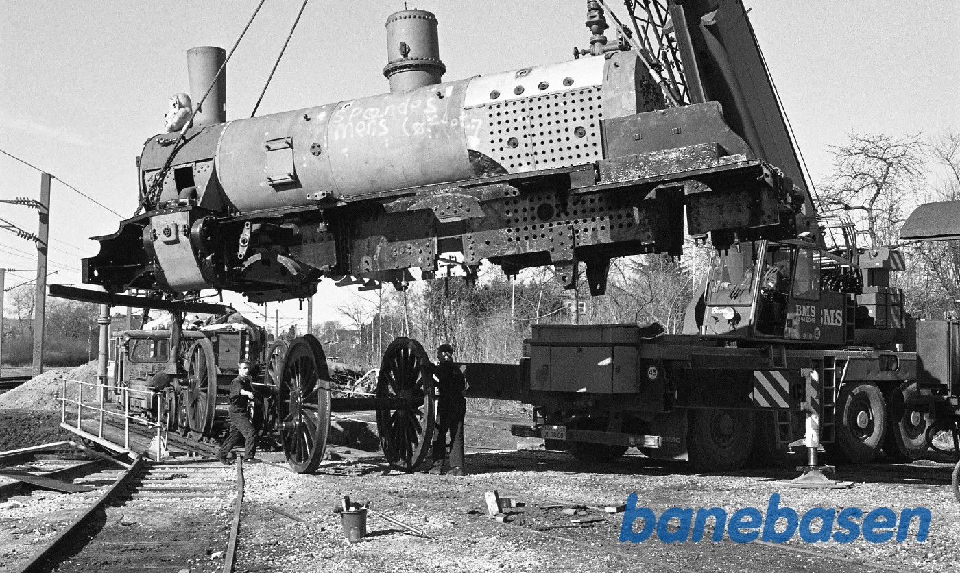 Kedlen/maskinen løftes på K 582 i Rungsted Kedlen/maskinen løftes på K 582 i Rungsted