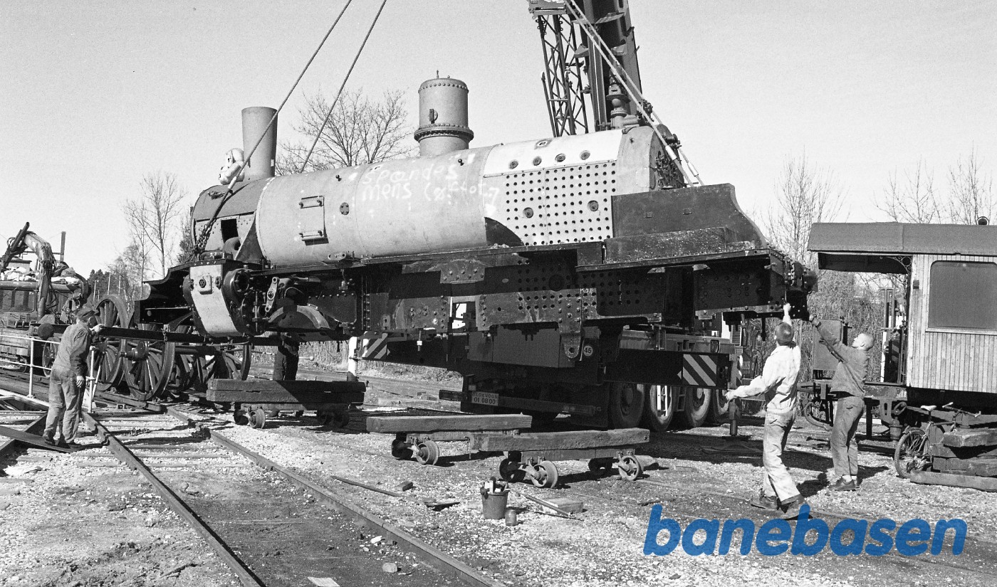Kedlen/maskinen løftes på K 582 i Rungsted Kedlen/maskinen løftes på K 582 i Rungsted