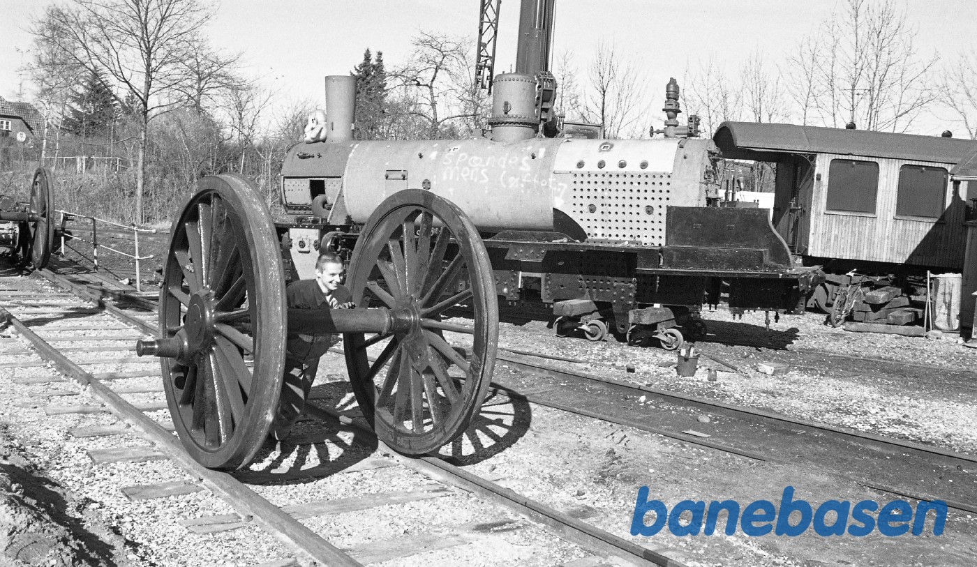 Kedlen/maskinen løftes på K 582 i Rungsted Kedlen/maskinen løftes på K 582 i Rungsted