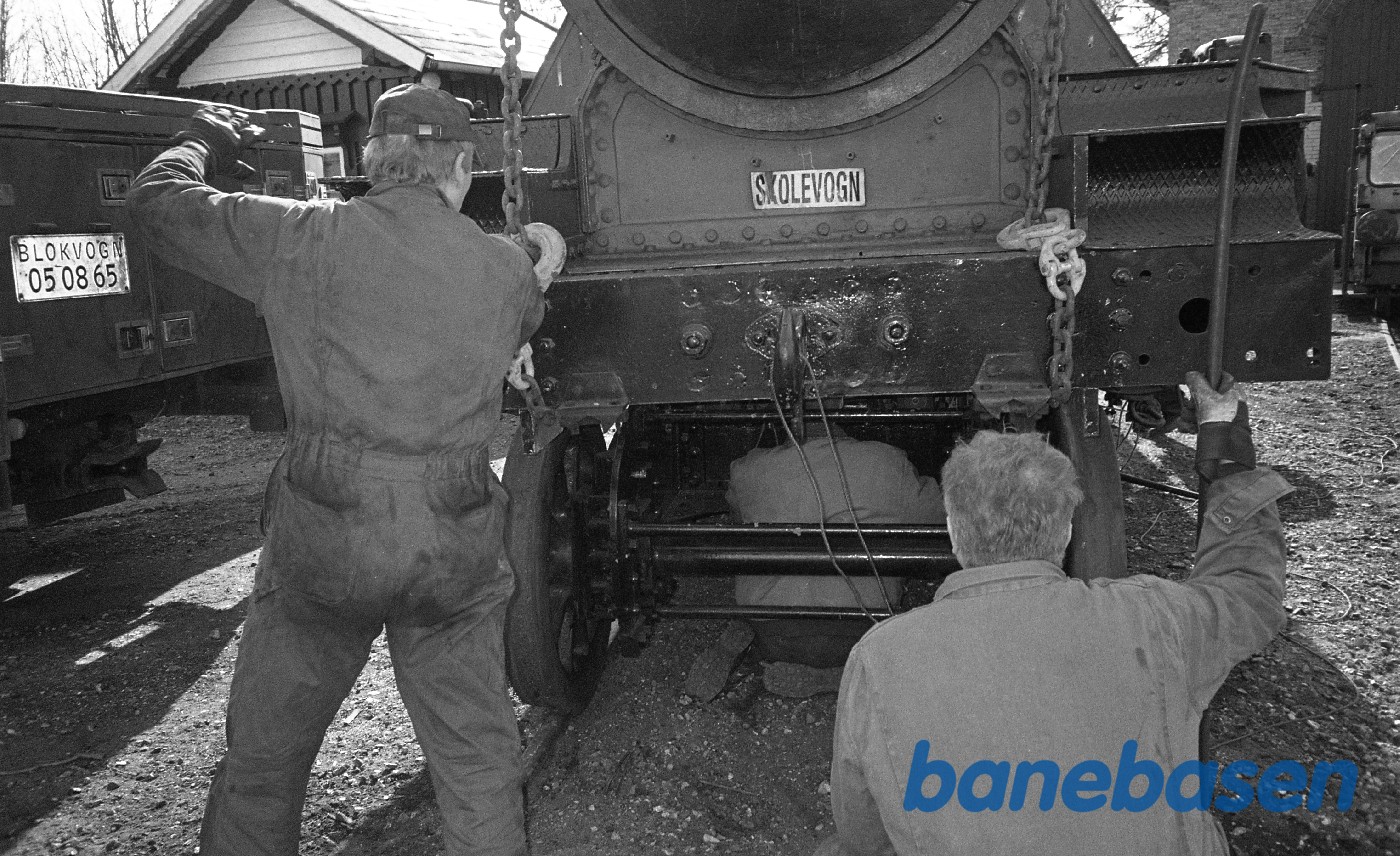 Kedlen/maskinen løftes på K 582 i Rungsted Kedlen/maskinen løftes på K 582 i Rungsted