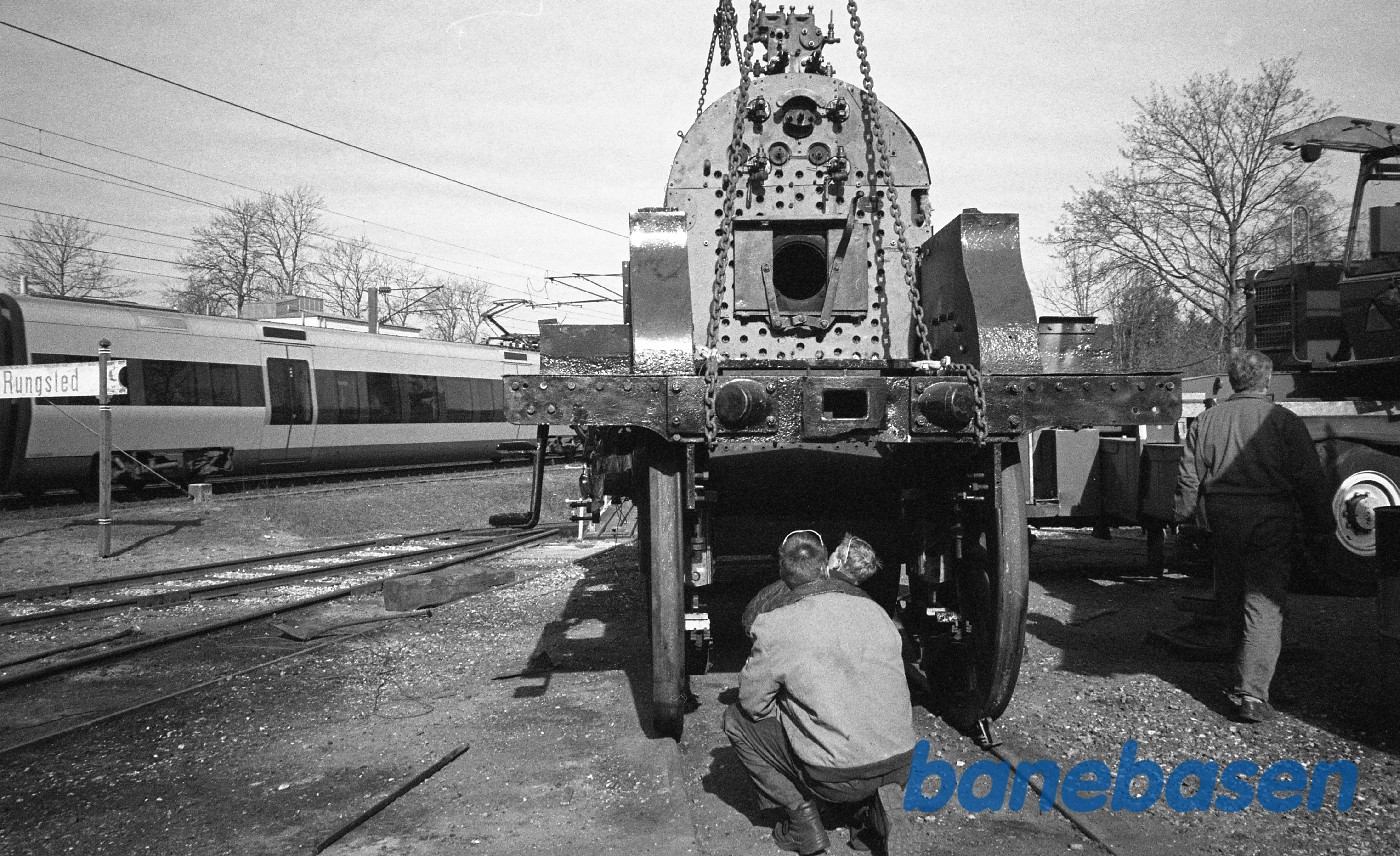 Kedlen/maskinen løftes på K 582 i Rungsted Kedlen/maskinen løftes på K 582 i Rungsted