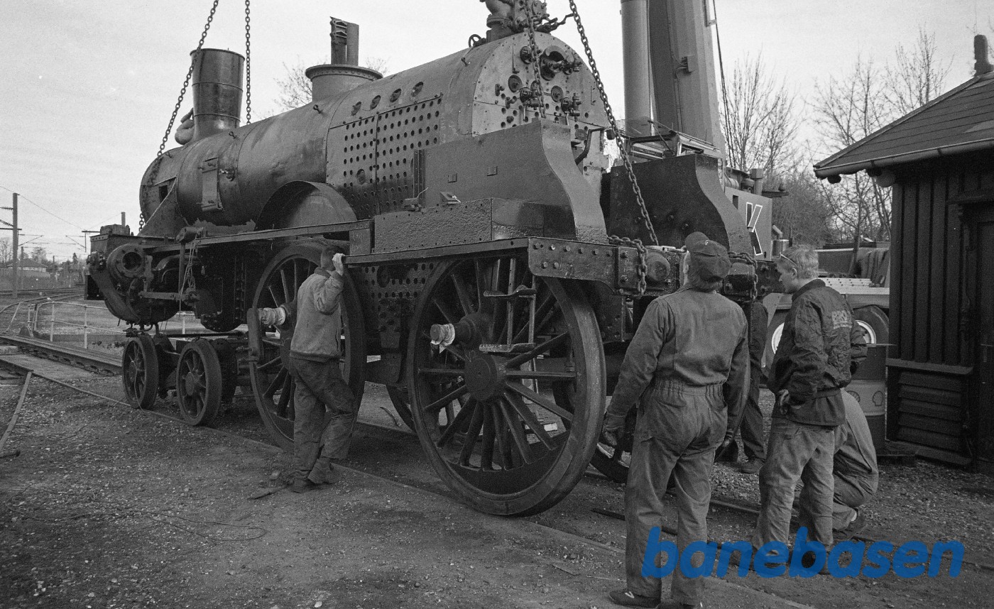Kedlen/maskinen løftes på K 582 i Rungsted Kedlen/maskinen løftes på K 582 i Rungsted