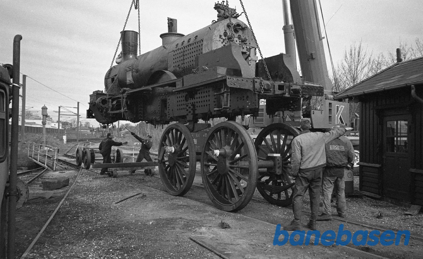 Kedlen/maskinen løftes på K 582 i Rungsted Kedlen/maskinen løftes på K 582 i Rungsted