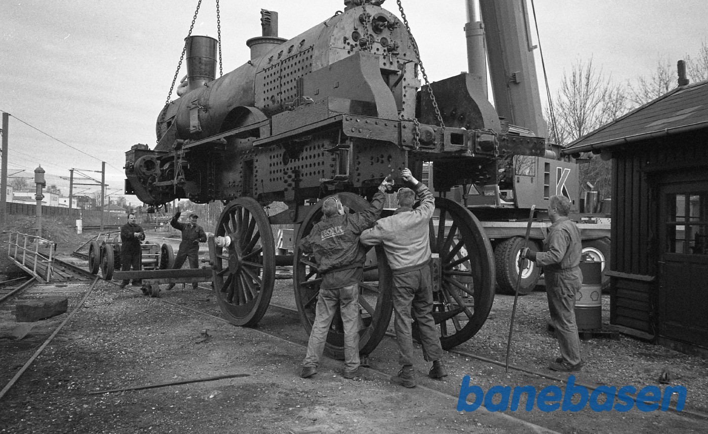 Kedlen/maskinen løftes på K 582 i Rungsted Kedlen/maskinen løftes på K 582 i Rungsted
