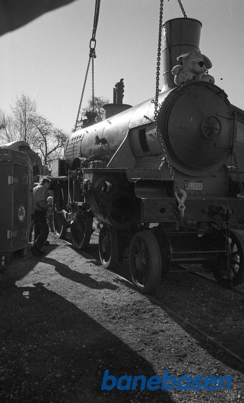 Kedlen/maskinen løftes på K 582 i Rungsted Kedlen/maskinen løftes på K 582 i Rungsted