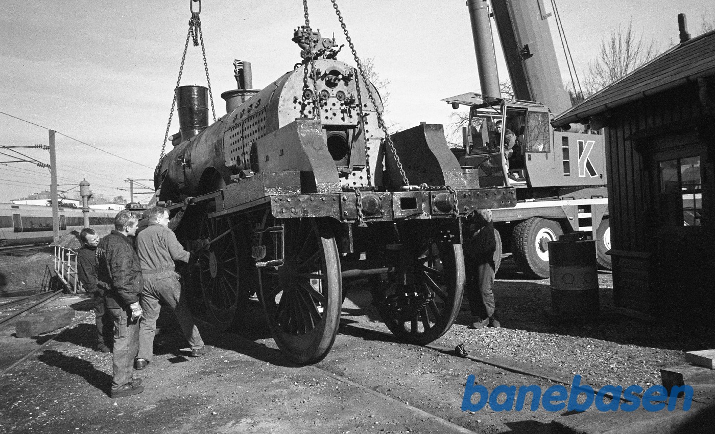Kedlen/maskinen løftes på K 582 i Rungsted Kedlen/maskinen løftes på K 582 i Rungsted