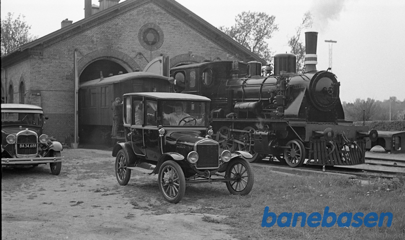 ØSJS 7 og veteranbiler i Rungsted remise ØSJS 7 og veteranbiler i Rungsted remise