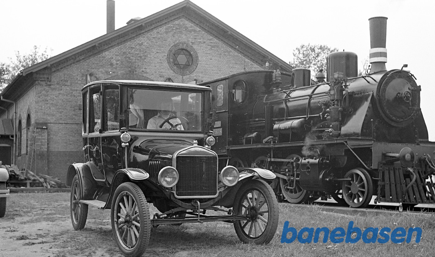 ØSJS 7 og veteranbiler i Rungsted remise ØSJS 7 og veteranbiler i Rungsted remise