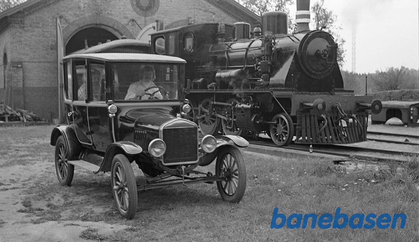 ØSJS 7 og veteranbiler i Rungsted remise ØSJS 7 og veteranbiler i Rungsted remise