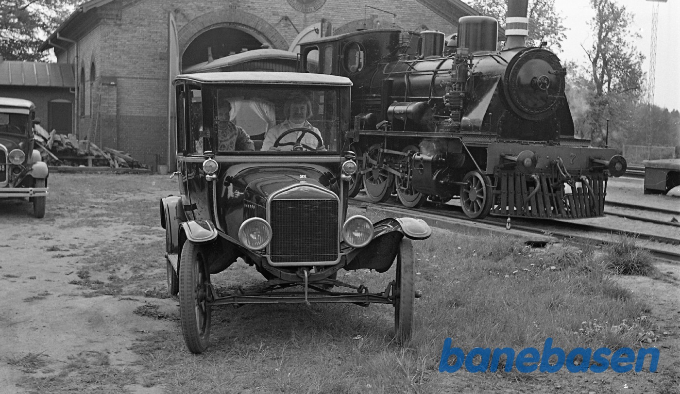 ØSJS 7 og veteranbiler i Rungsted remise ØSJS 7 og veteranbiler i Rungsted remise