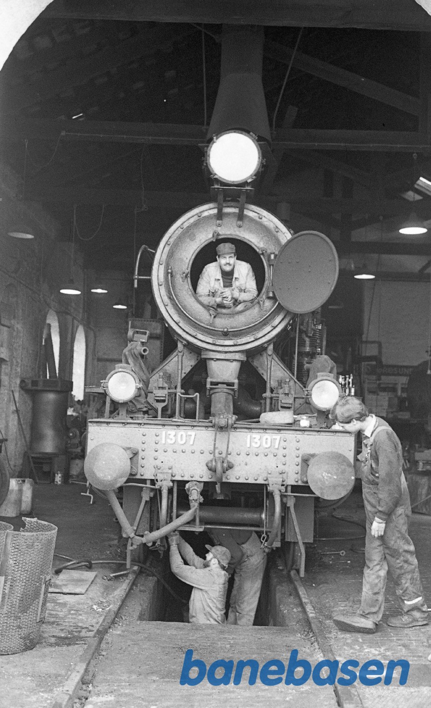 Der arbejdes på 1307 i remisen Der arbejdes på 1307 i remisen