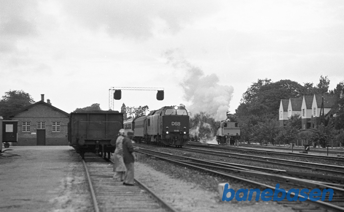 MZ kører igennem Rungsted station MZ kører igennem Rungsted station