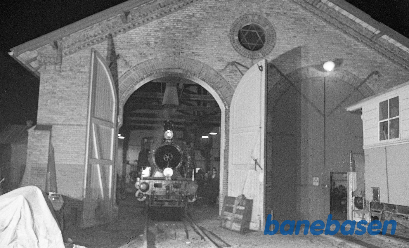 Juletog med OKMJ 14 - natoptagelser fra Rungsted remise Juletog med OKMJ 14 - natoptagelser fra Rungsted remise