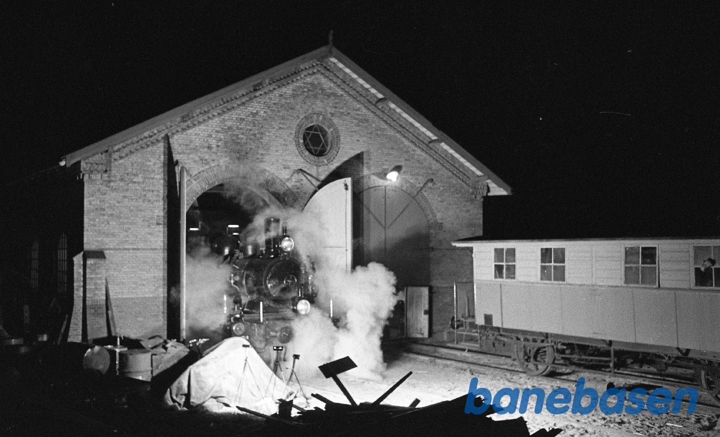 Juletog med OKMJ 14 - natoptagelser fra Rungsted remise Juletog med OKMJ 14 - natoptagelser fra Rungsted remise