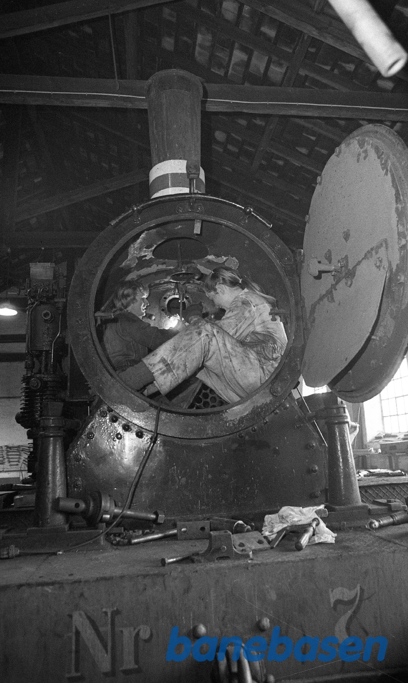 Kedelarbejde i røgkammeret på ØSJS 7 i Rungsted Kedelarbejde i røgkammeret på ØSJS 7 i Rungsted