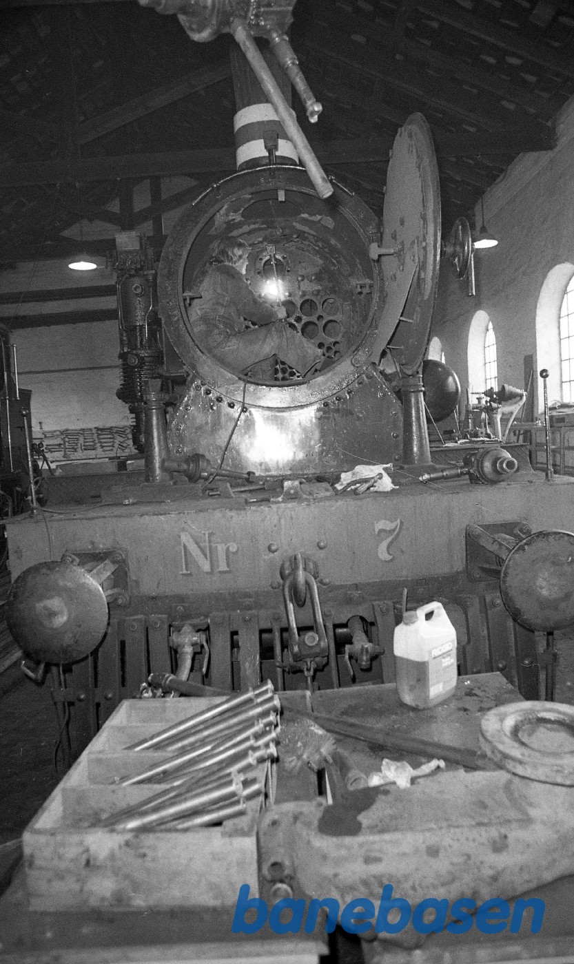 Kedelarbejde i røgkammeret på ØSJS 7 i Rungsted Kedelarbejde i røgkammeret på ØSJS 7 i Rungsted