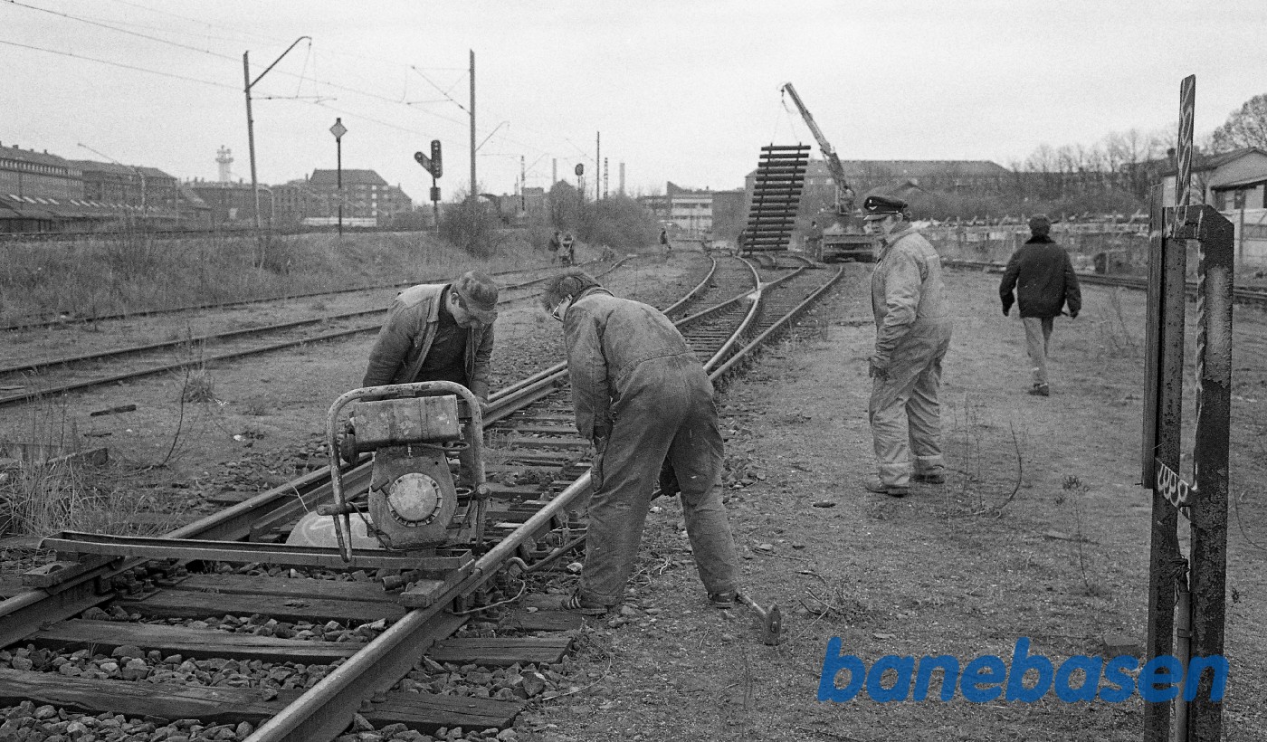 Sporarbejde på Nøl, hvor sporrammerne skal tages op og køres til Fredensborg Sporarbejde på Nøl, hvor sporrammerne skal tages op og køres til Fredensborg