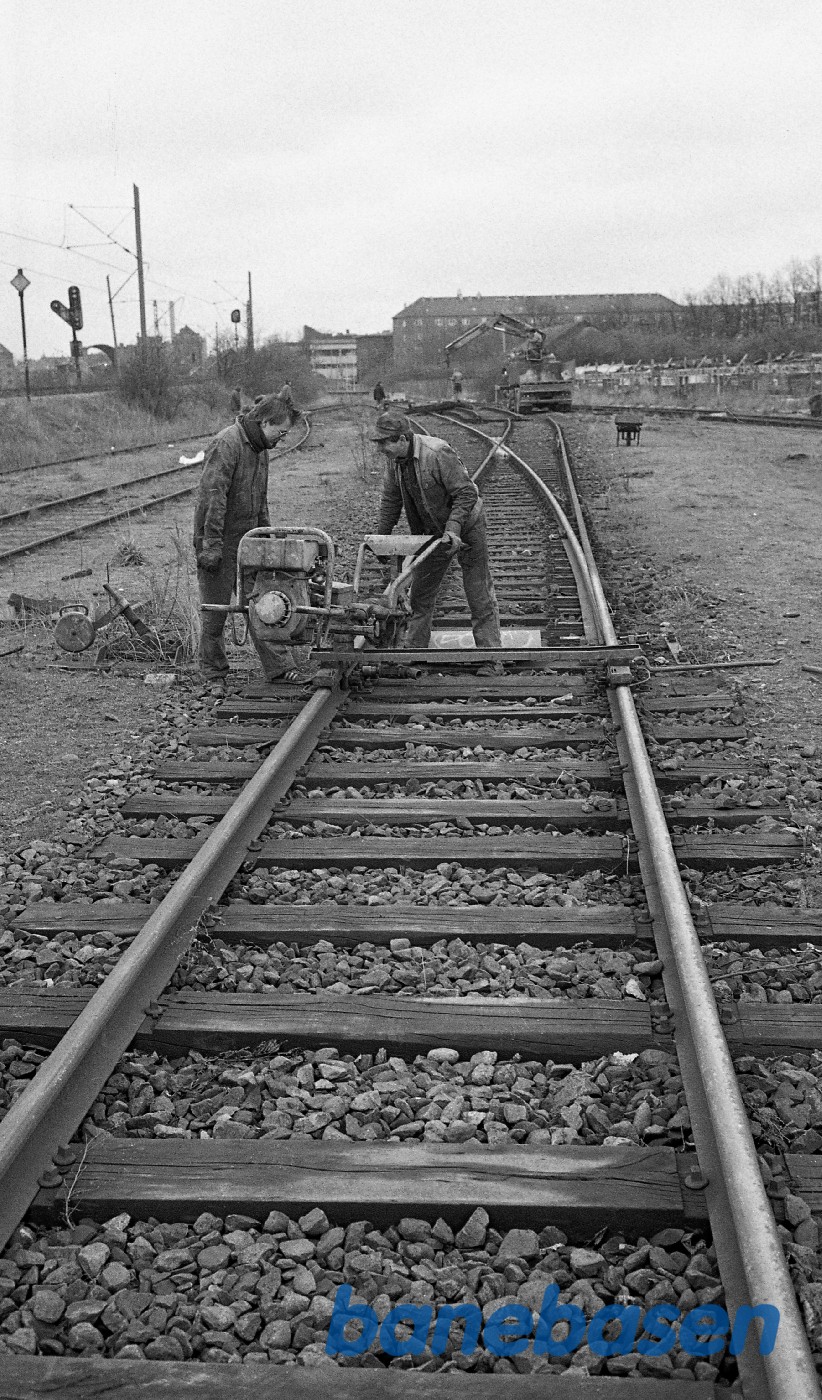 Sporarbejde på Nøl, hvor sporrammerne skal tages op og køres til Fredensborg Sporarbejde på Nøl, hvor sporrammerne skal tages op og køres til Fredensborg
