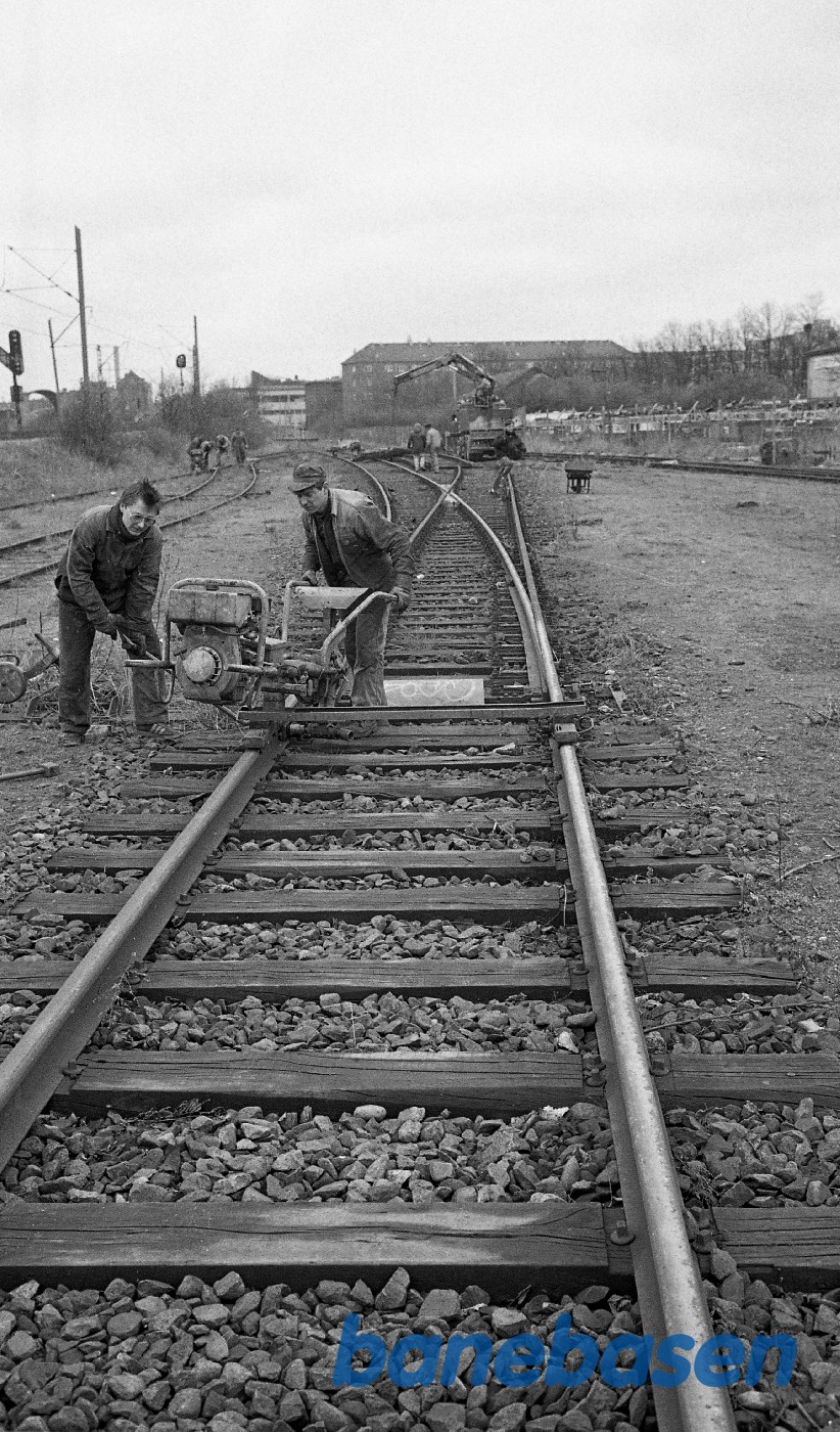 Sporarbejde på Nøl, hvor sporrammerne skal tages op og køres til Fredensborg Sporarbejde på Nøl, hvor sporrammerne skal tages op og køres til Fredensborg