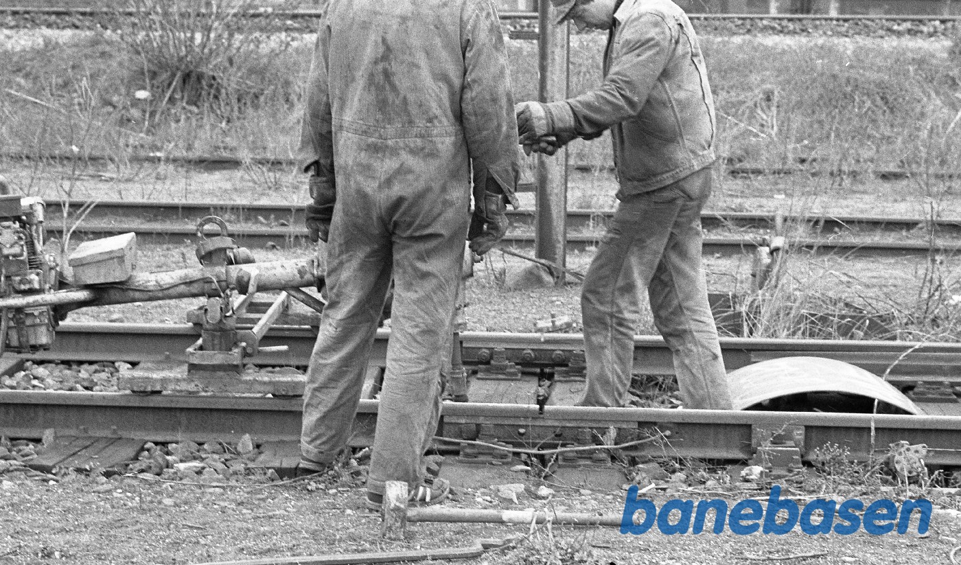 Sporarbejde på Nøl, hvor sporrammerne skal tages op og køres til Fredensborg Sporarbejde på Nøl, hvor sporrammerne skal tages op og køres til Fredensborg