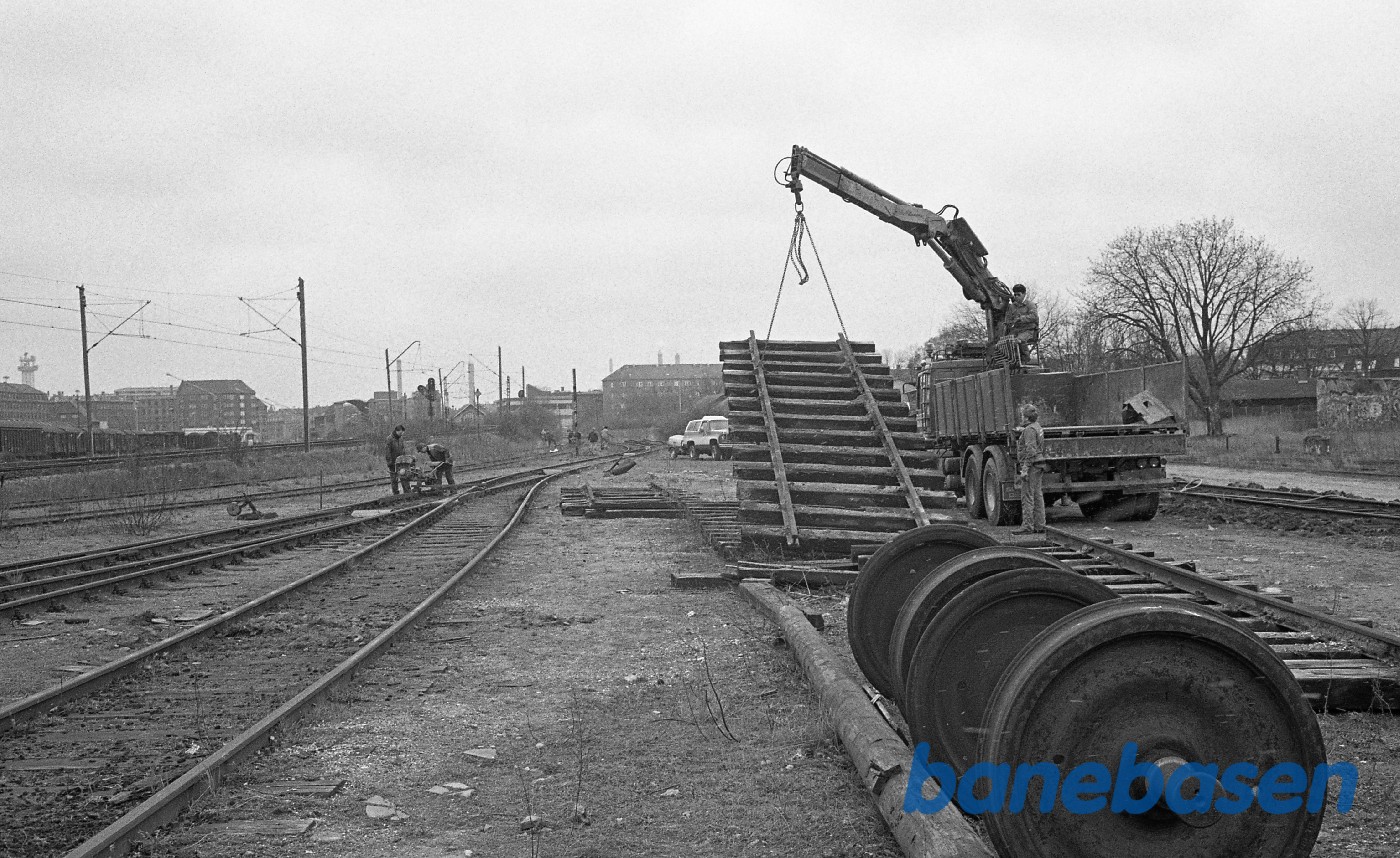 Sporarbejde på Nøl, hvor sporrammerne skal tages op og køres til Fredensborg Sporarbejde på Nøl, hvor sporrammerne skal tages op og køres til Fredensborg