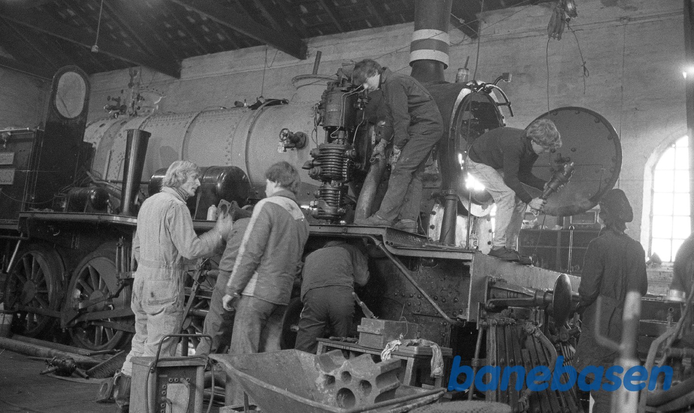 Kedelarbejde i røgkammeret på ØSJS 7 i Rungsted Kedelarbejde i røgkammeret på ØSJS 7 i Rungsted