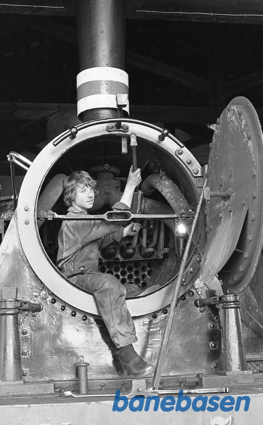 Kedelarbejde i røgkammeret på ØSJS 7 i Rungsted Kedelarbejde i røgkammeret på ØSJS 7 i Rungsted