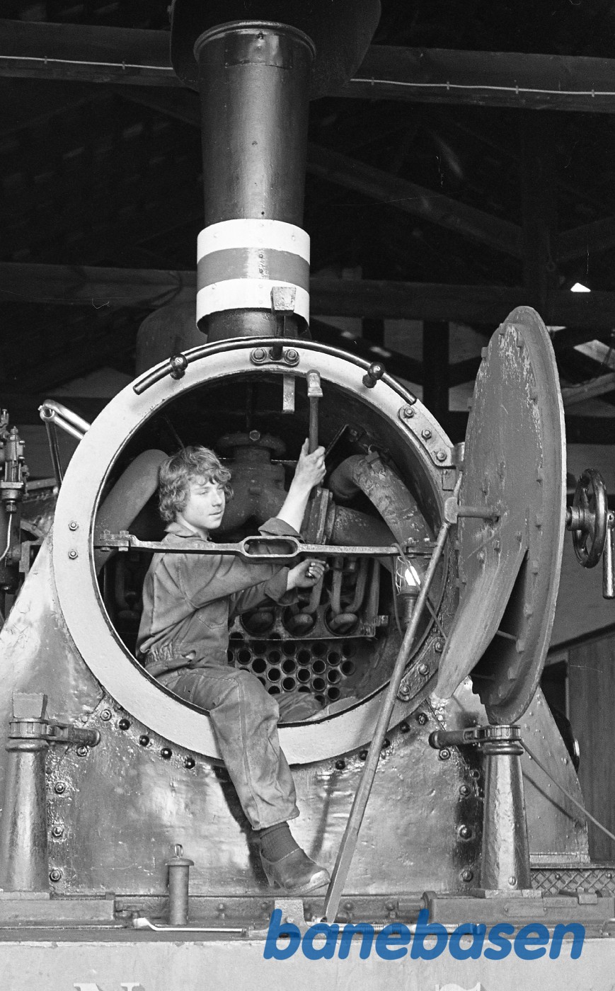 Kedelarbejde i røgkammeret på ØSJS 7 i Rungsted Kedelarbejde i røgkammeret på ØSJS 7 i Rungsted