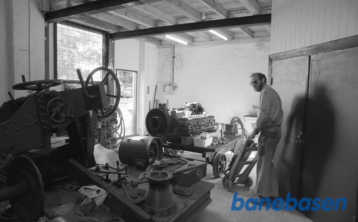 Skift af motoren i LNJ M4 i Græsted Skift af motoren i LNJ M4 i Græsted