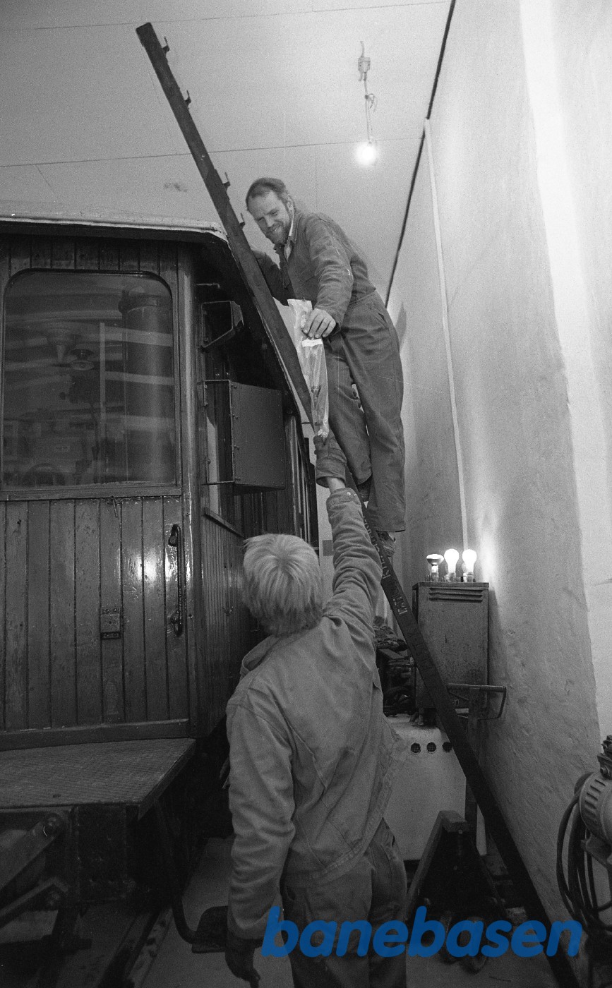 Skift af motoren i LNJ M4 i Græsted Skift af motoren i LNJ M4 i Græsted