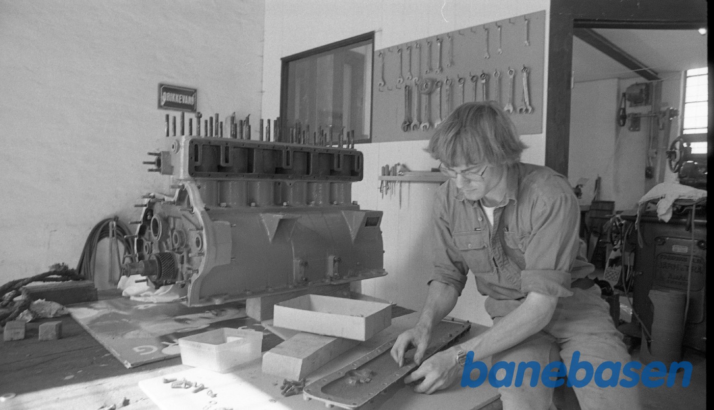 Skift af motoren i LNJ M4 i Græsted Skift af motoren i LNJ M4 i Græsted