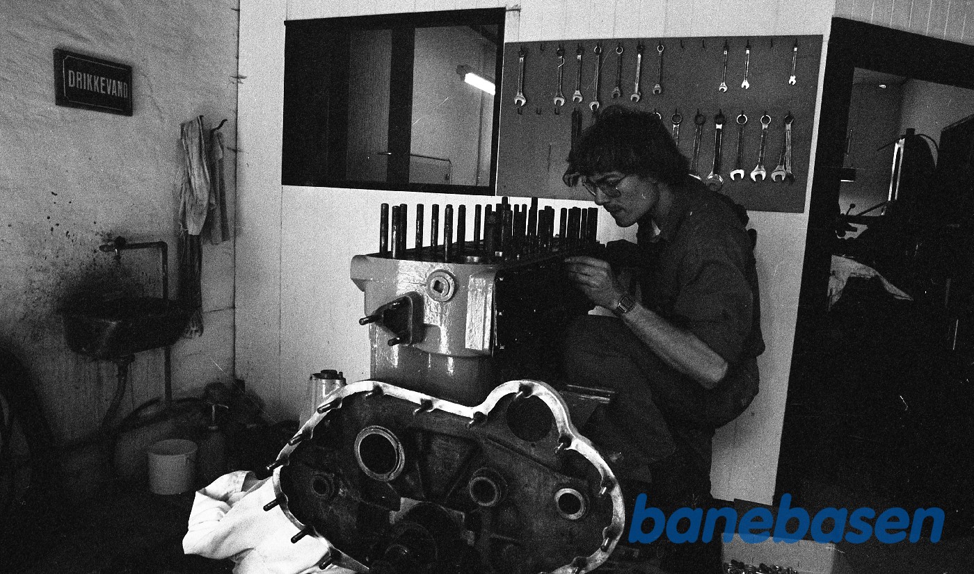 Skift af motoren i LNJ M4 i Græsted Skift af motoren i LNJ M4 i Græsted