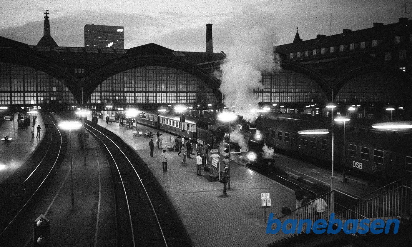 Aftenoptagelse af damptog på København H Aftenoptagelse af damptog på København H