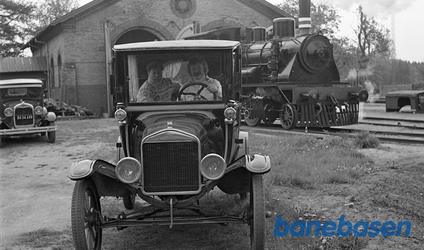 Veteranbil ved remisen i Rungsted Veteranbil ved remisen i Rungsted