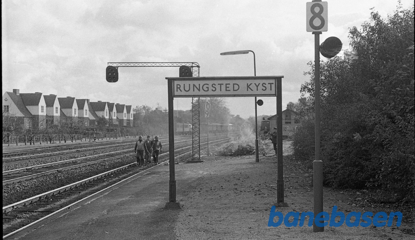 Afbrænding af haveaffald på Rungsted station, landsiden Afbrænding af haveaffald på Rungsted station, landsiden