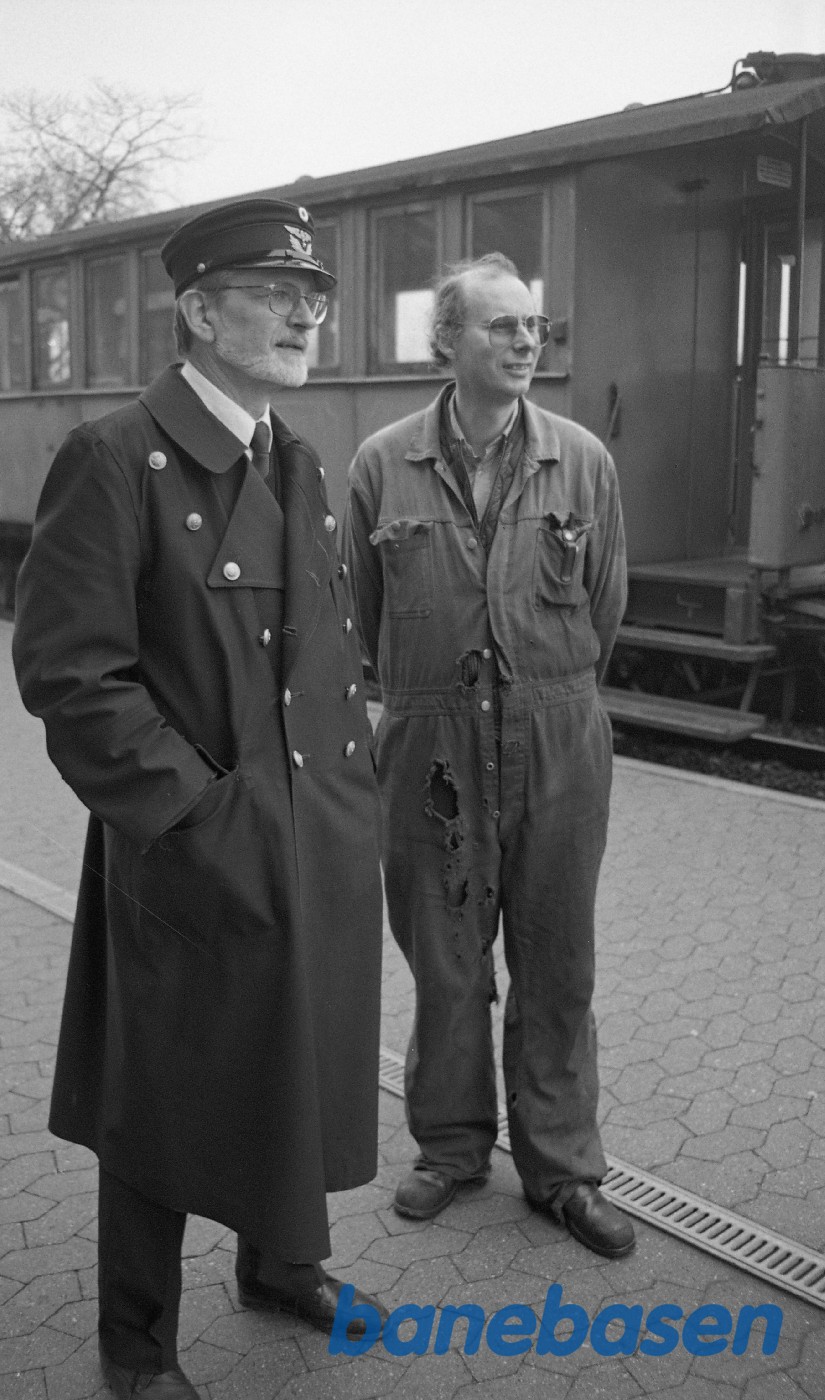 Bert og Erik på perron i Græsted Bert og Erik på perron i Græsted