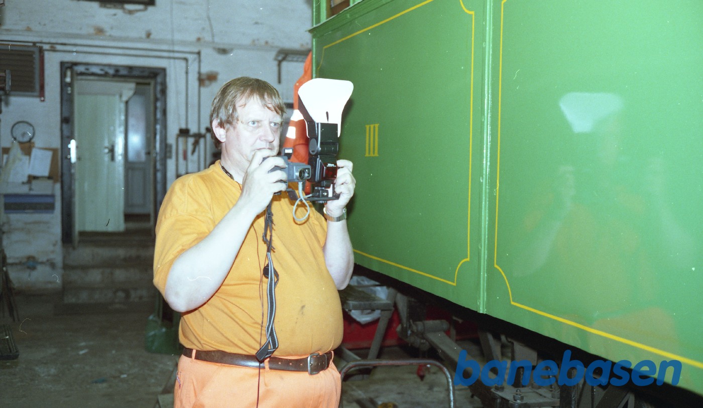 Jan fotografere i værkstedet i Græsted Jan fotografere i værkstedet i Græsted