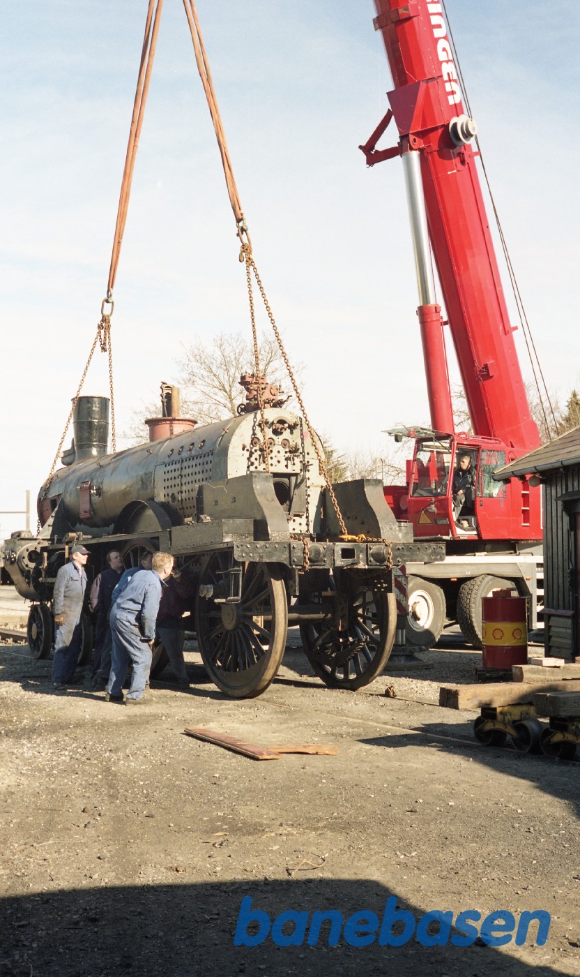 Kedlen/maskinen løftes på K 582 i Rungsted Kedlen/maskinen løftes på K 582 i Rungsted